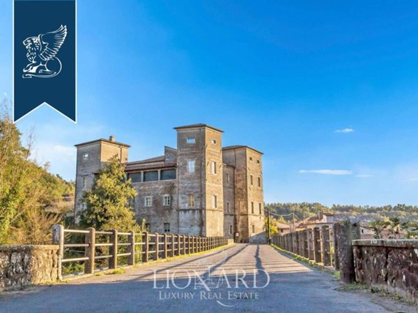 intera palazzina in vendita a Licciana Nardi