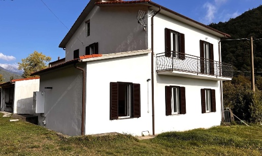 casa indipendente in vendita a Licciana Nardi