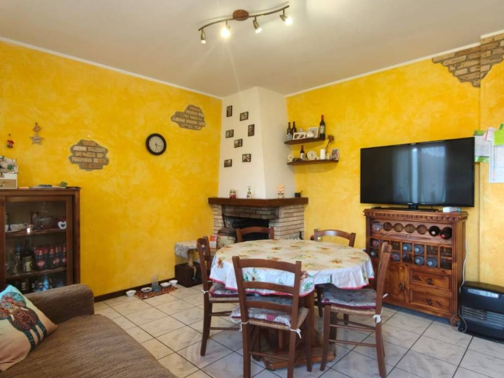 casa indipendente in vendita a Licciana Nardi in zona Terrarossa
