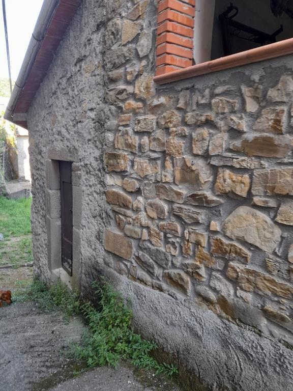 casa indipendente in vendita a Licciana Nardi in zona Varano