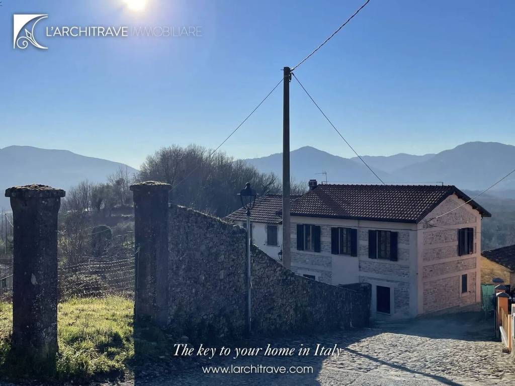 casa indipendente in vendita a Licciana Nardi