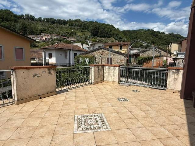 appartamento in vendita a Licciana Nardi in zona Monti