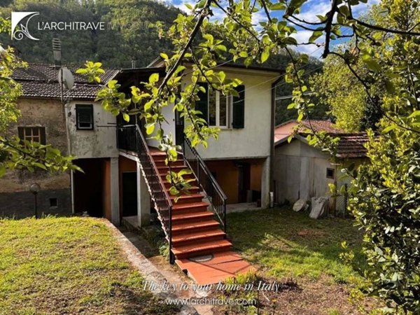 casa indipendente in vendita a Licciana Nardi in zona Monti