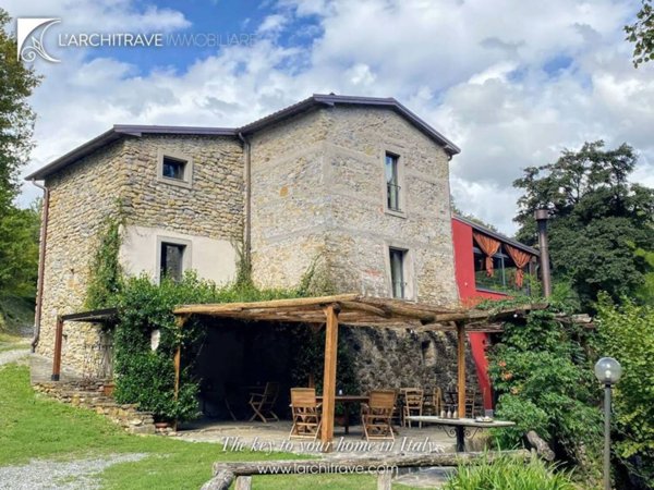casa indipendente in vendita a Licciana Nardi