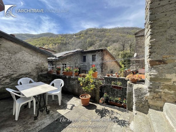 casa indipendente in vendita a Licciana Nardi