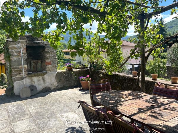 casa indipendente in vendita a Licciana Nardi