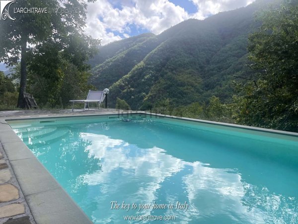 casa indipendente in vendita a Licciana Nardi