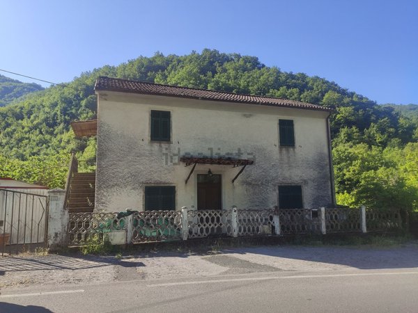 casa indipendente in vendita a Licciana Nardi