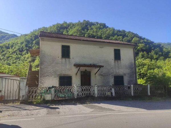 casa indipendente in vendita a Licciana Nardi