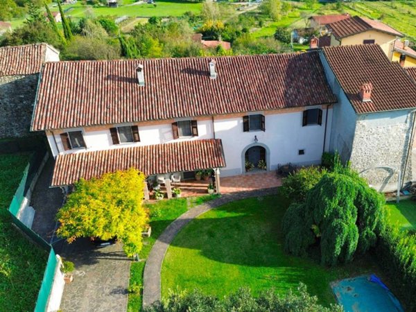 casa indipendente in vendita a Licciana Nardi