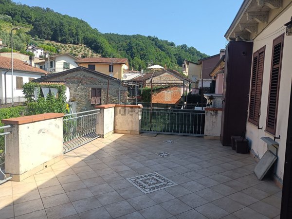 appartamento in vendita a Licciana Nardi