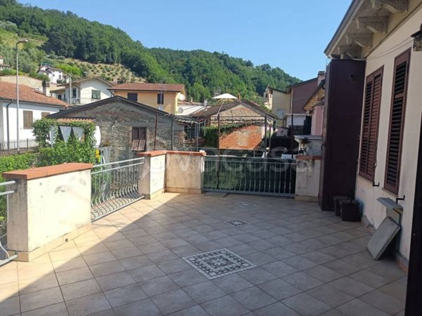 appartamento in vendita a Licciana Nardi in zona Monti