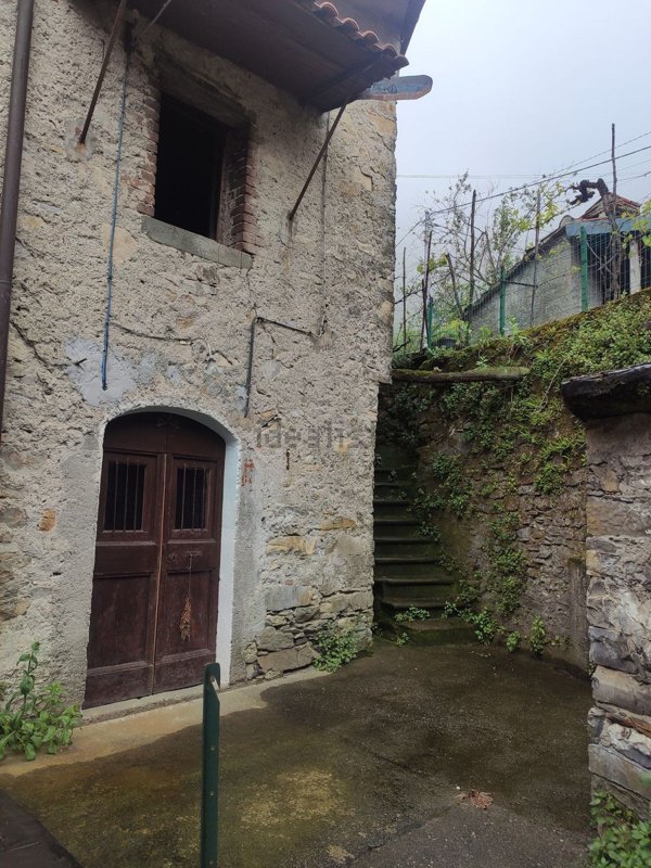 casa indipendente in vendita a Licciana Nardi