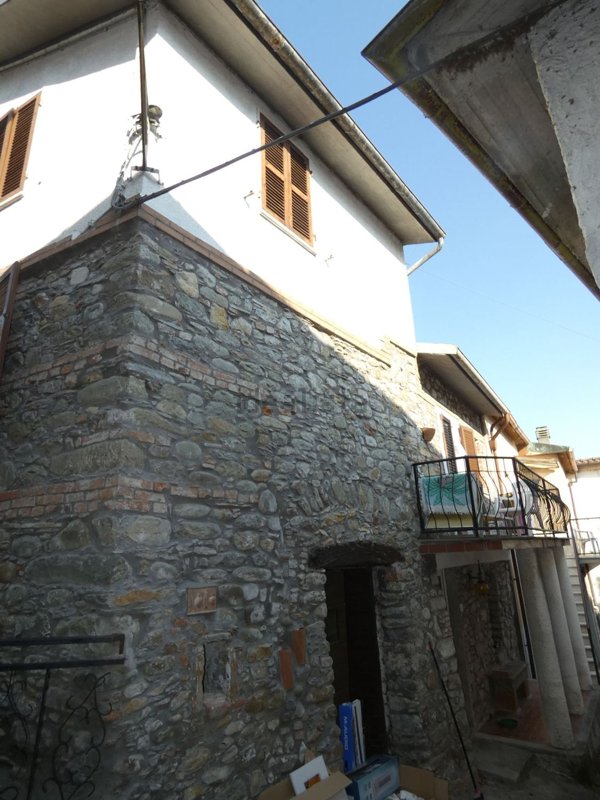 casa semindipendente in vendita a Licciana Nardi