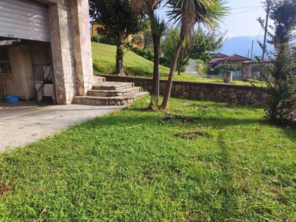 appartamento in vendita a Licciana Nardi in zona Monti