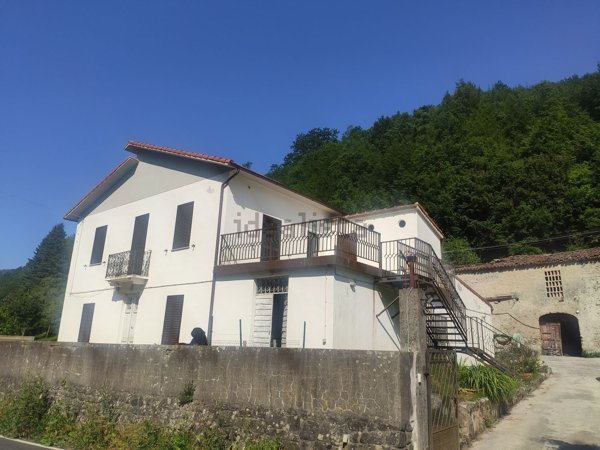 casa indipendente in vendita a Licciana Nardi