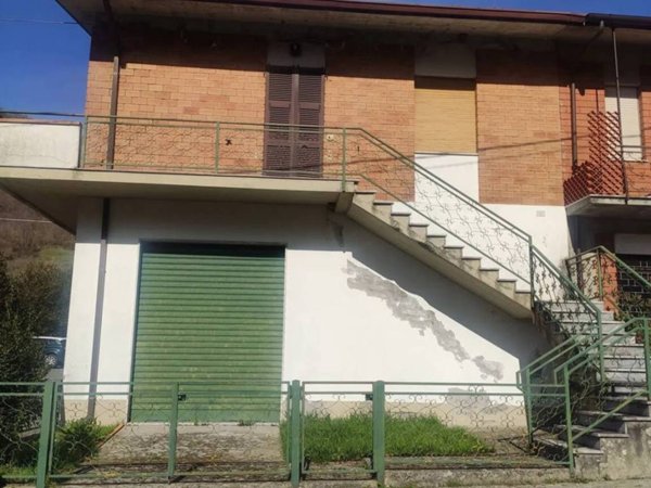 casa indipendente in vendita a Licciana Nardi in zona Tavernelle