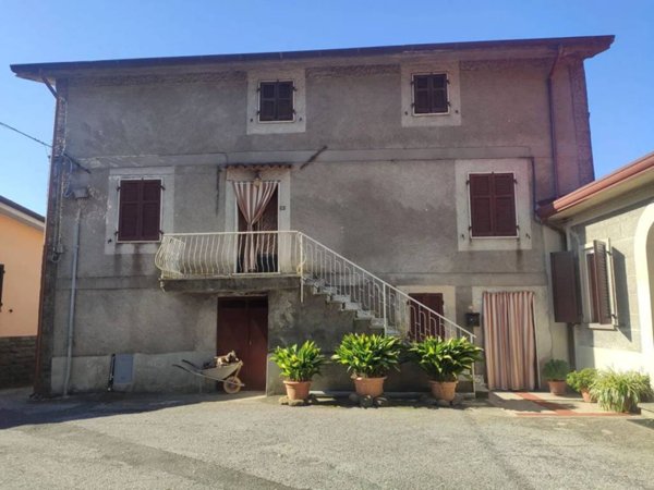 casa indipendente in vendita a Licciana Nardi in zona Monti