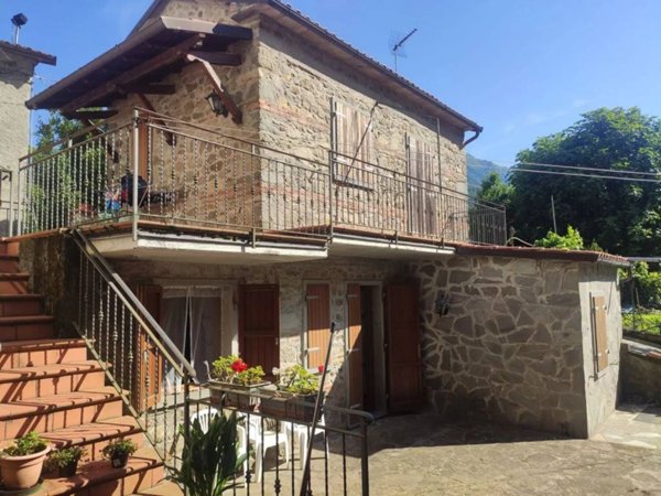 casa indipendente in vendita a Licciana Nardi