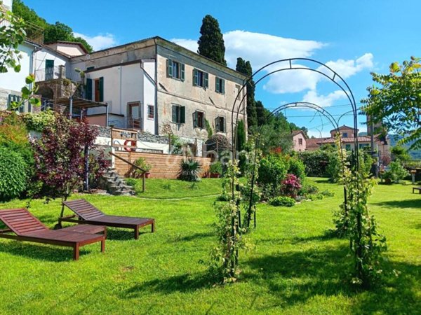casa indipendente in vendita a Licciana Nardi in zona Monti