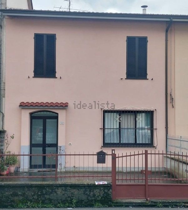 casa semindipendente in vendita a Licciana Nardi in zona Monti