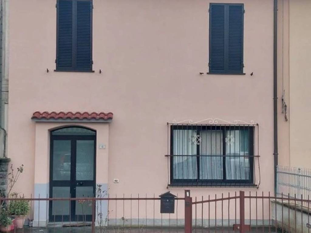 casa semindipendente in vendita a Licciana Nardi in zona Monti
