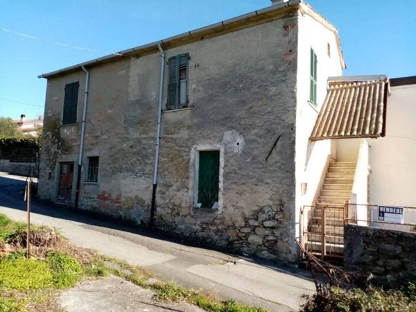 casa indipendente in vendita a Licciana Nardi in zona Amola