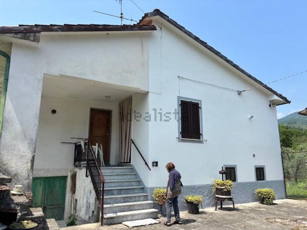 casa semindipendente in vendita a Licciana Nardi