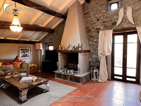 casa indipendente in vendita a Licciana Nardi