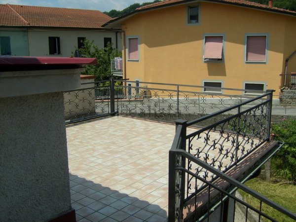 casa indipendente in vendita a Licciana Nardi in zona Monti