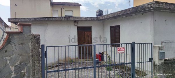 pentavano in vendita a Licciana Nardi in zona Monti