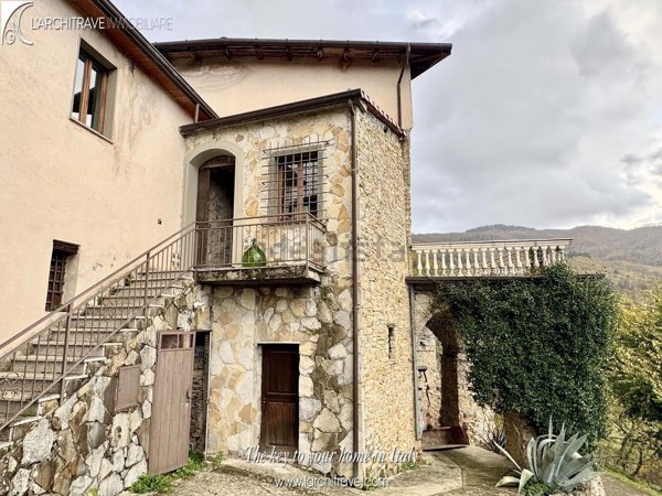 casa indipendente in vendita a Licciana Nardi