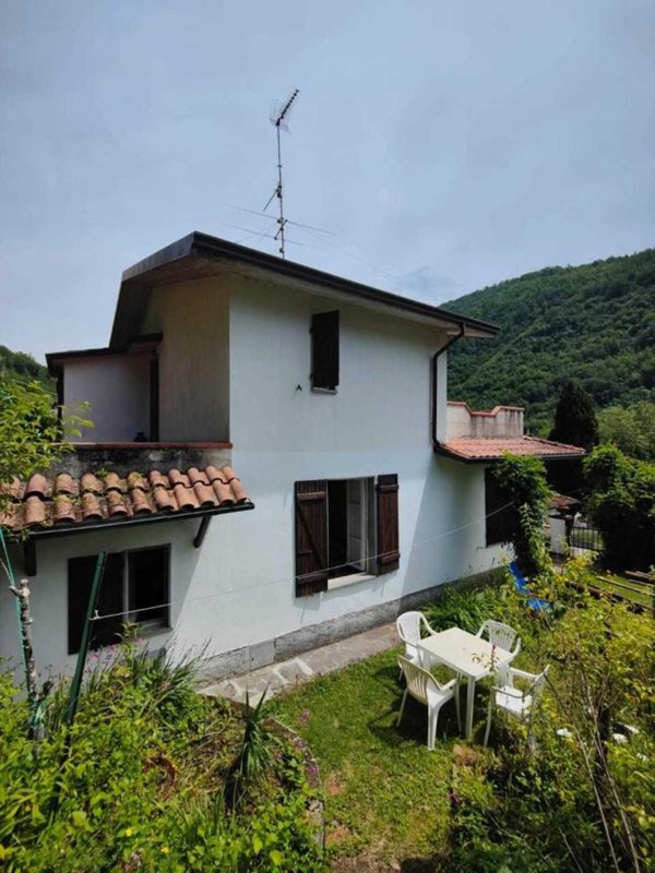 casa indipendente in vendita a Licciana Nardi