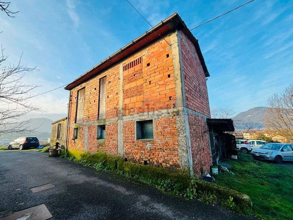 appartamento in vendita a Licciana Nardi