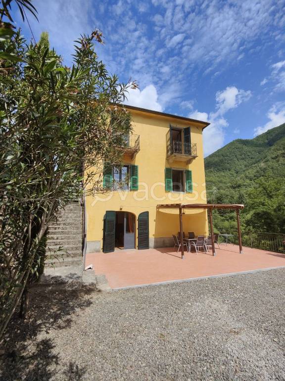 casa indipendente in vendita a Licciana Nardi