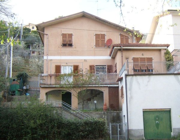 casa indipendente in vendita a Licciana Nardi