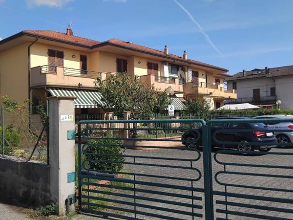 appartamento in vendita a Licciana Nardi in zona Terrarossa