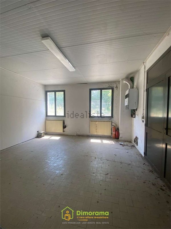 locale di sgombero in vendita a Licciana Nardi