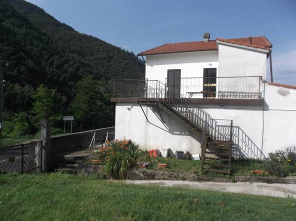 casa indipendente in vendita a Licciana Nardi