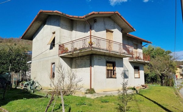casa indipendente in vendita a Licciana Nardi