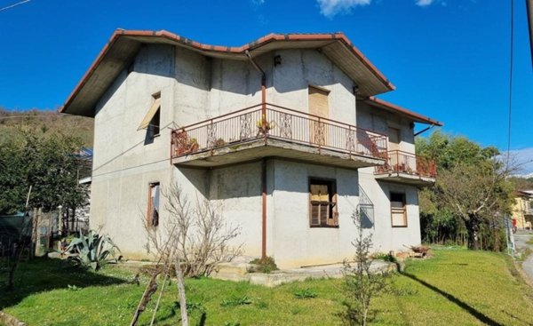 casa indipendente in vendita a Licciana Nardi