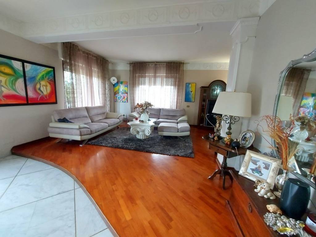 casa indipendente in vendita a Licciana Nardi in zona Monti