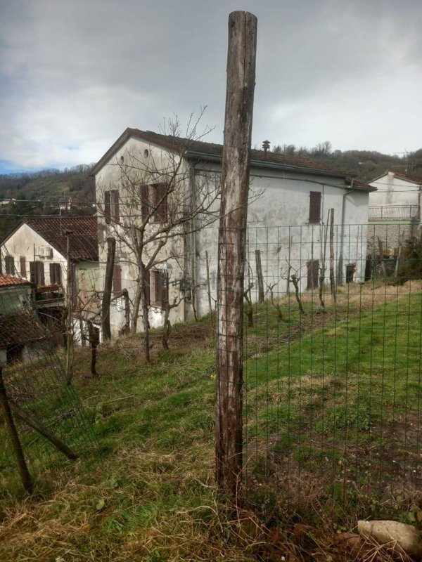 casa indipendente in vendita a Licciana Nardi in zona Pontebosio