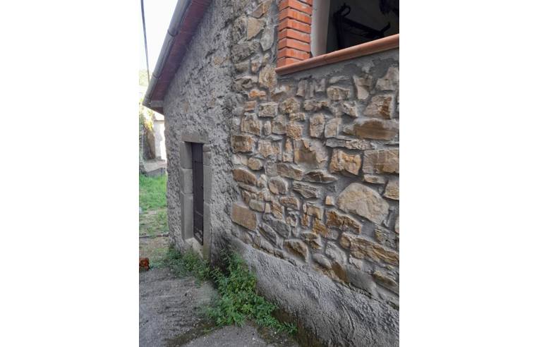 casa indipendente in vendita a Licciana Nardi in zona Varano