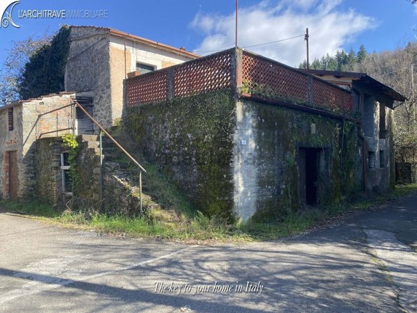casa semindipendente in vendita a Licciana Nardi