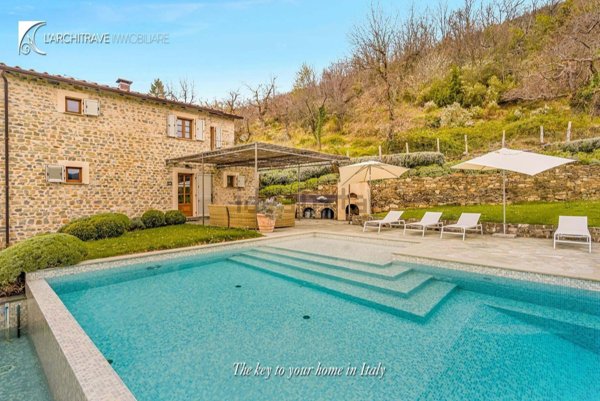 casa indipendente in vendita a Licciana Nardi