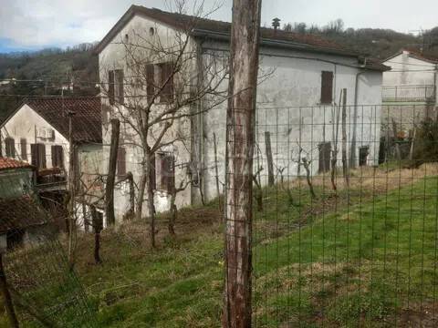 casa indipendente in vendita a Licciana Nardi in zona Pontebosio