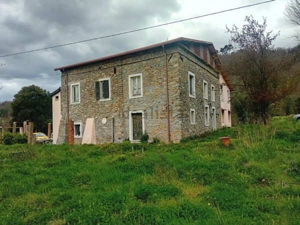 casa indipendente in vendita a Licciana Nardi