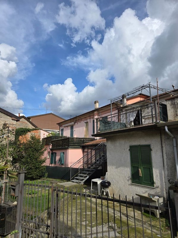 casa indipendente in vendita a Licciana Nardi in zona Monti