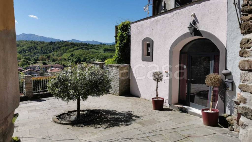 casa indipendente in vendita a Licciana Nardi in zona Monti